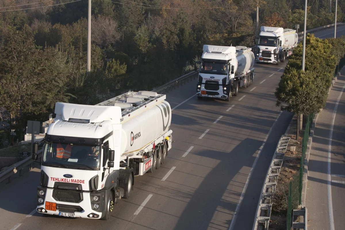 Karinca Logistics tankers driving on a highway